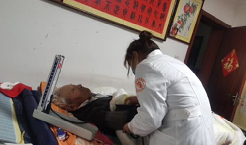 六合护理站：血糖血压测量
